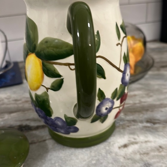 Vintage Pitcher with Lid - Picture 6 of 7